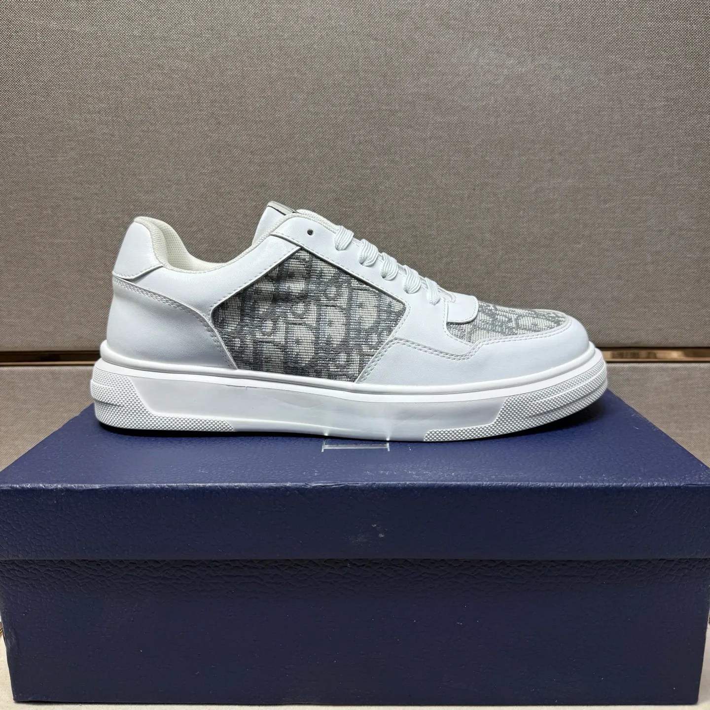 ⬛️Men's shoes 💰p400 [Dior~] Men's casual shoes 2025z cabinet sales simultaneously 🔶Size: 38-44 #️⃣ 🔷2 colors🔜The upper is made of multi-material splicing➕Mesh lining, comfortable and breathable, sole: original comfortable and wear-resistant outsole, ⚠️real thing📱photographed🎬real thing is better📢📢📢